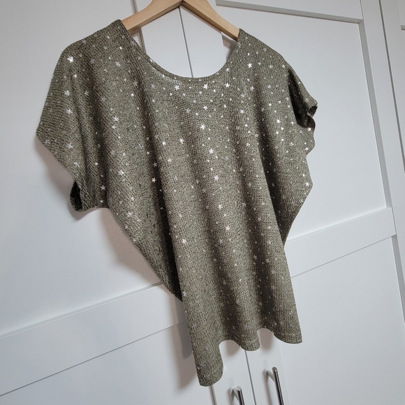 ✨️3 For $30✨️Pebble & Stone Sparkly Star Flowy Top (S) - Picture 4 of 9